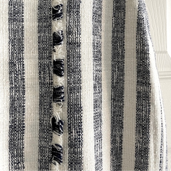 Banana Republic Stripe Tweed Pencil Skirt in Blue and Cream (size 8) - Picture 6 of 8